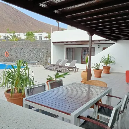 Chalé Under The Volcano In Playa Blanca