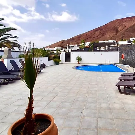 Chalé Under The Volcano In Playa Blanca *
